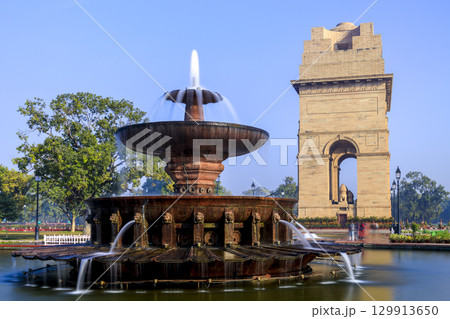 インド門と噴水 129913650