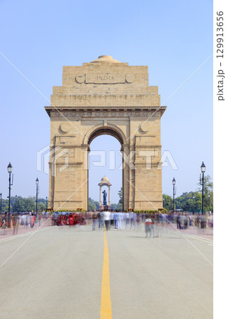 ラジパースから望むインド門 129913656