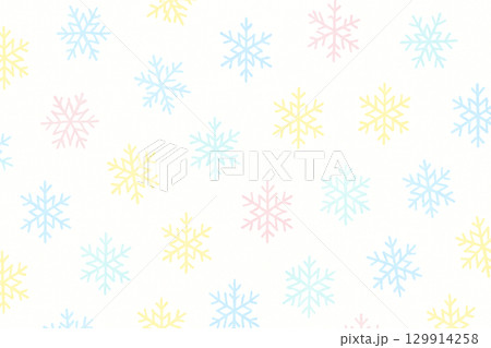 白い背景に並ぶパステル手描きの雪の結晶 129914258