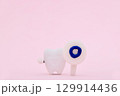 マル印をもったミニチュアの歯 129914436