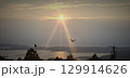 岳の辻から見た沈む前の夕日と鳥 129914626
