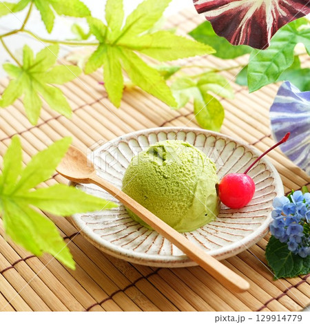 夏のスイーツ 抹茶アイスクリーム 夏のスイーツ 抹茶アイスクリーム 129914779