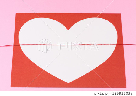 ハートと赤い糸で縁があるイメージ ハートと赤い糸で縁があるイメージ 129916035