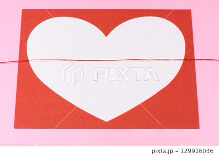 ハートと赤い糸で縁があるイメージ ハートと赤い糸で縁があるイメージ 129916036