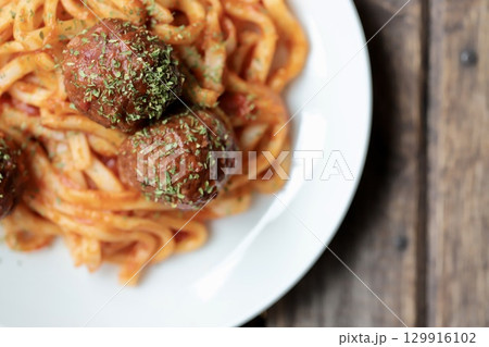大きいミートボールのうどんナポリタン　うどんアレンジ 129916102