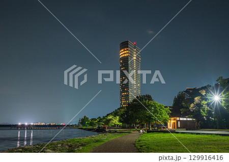 琵琶湖岸なぎさ公園夜景　大津市 129916416