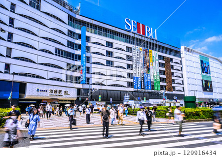 日本の東京都市景観8月。 池袋駅東口などを望む＝19日 129916434