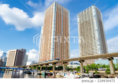 モノレールのある街並み 129916472