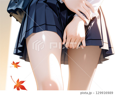 セーラー服の女子高生と秋の季節感あふれる青春と紅葉の通学シーン 129916989