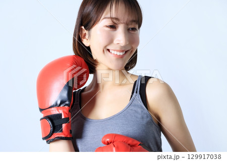 女性ボクサーのイメージ 129917038