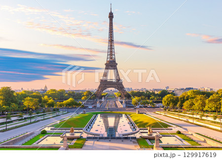 Eiffel Tower view from Trocadero gardens with fountains, famous place of visit of France 129917619
