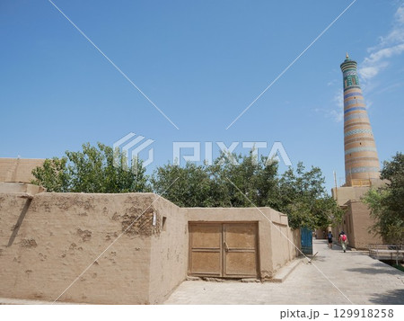 イスラーム・ホジャ・ミナレット(ウズベキスタン:ヒヴァ) イスラーム・ホジャ・ミナレット(ウズベキスタン:ヒヴァ) 129918258