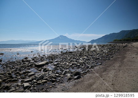 ゴツゴツとした海岸線 129918595