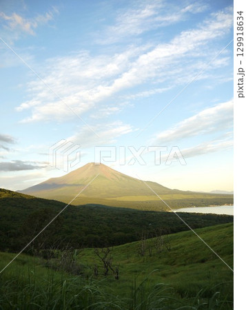 早朝の富士山 早朝の富士山 129918634