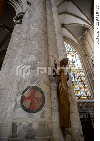 Interior of the Roman Catholic Cathedral of St. Michael and St. Gudula in central Brussels, Belgium 129918777