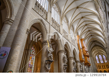 Interior of the Roman Catholic Cathedral of St. Michael and St. Gudula in central Brussels, Belgium 129918784
