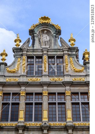 Lavishly decorated facades and architectural details of Guildhalls on the Grand-Place Grote Markt square of Brussels, Belgium Lavishly decorated facades and architectural details of Guildhalls on the Grand-Place Grote Markt square of Brussels, Belgium 129918823