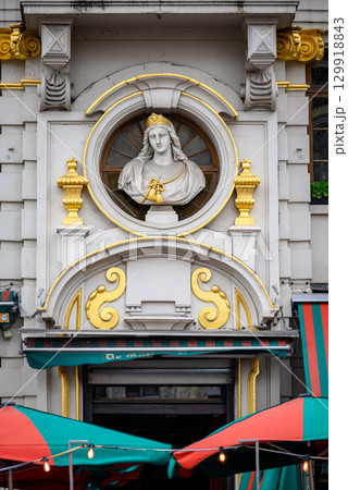 Lavishly decorated facades and architectural details of Guildhalls on the Grand-Place Grote Markt square of Brussels, Belgium 129918843