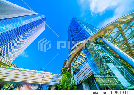 日本の東京都市景観 8月。高輪ゲートウェイシティなどを望む…＝21日 129919310