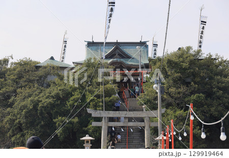 香川県三豊市三野町の海上に浮かぶ子供の守り神「津嶋神社」（夏季大祭） 129919464