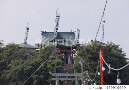 香川県三豊市三野町の海上に浮かぶ子供の守り神「津嶋神社」(夏季大祭) 香川県三豊市三野町の海上に浮かぶ子供の守り神「津嶋神社」(夏季大祭) 129919469