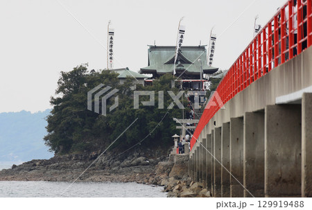 香川県三豊市三野町の海上に浮かぶ子供の守り神「津嶋神社」（夏季大祭） 129919488