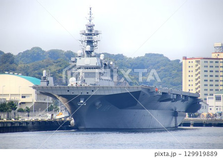 軍港『横須賀』逸見岸壁に接岸する… DDH護衛艦かが 軍港『横須賀』逸見岸壁に接岸する… DDH護衛艦かが 129919889