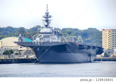 軍港『横須賀』逸見岸壁に接岸する… DDH護衛艦かが 軍港『横須賀』逸見岸壁に接岸する… DDH護衛艦かが 129919891