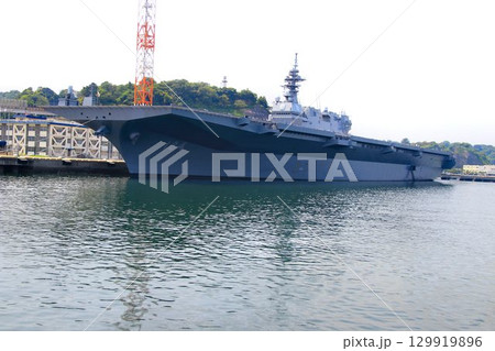 軍港『横須賀』逸見岸壁に接岸する… DDH護衛艦かが 軍港『横須賀』逸見岸壁に接岸する… DDH護衛艦かが 129919896