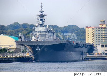 軍港『横須賀』逸見岸壁に接岸する… DDH護衛艦かが 129919900
