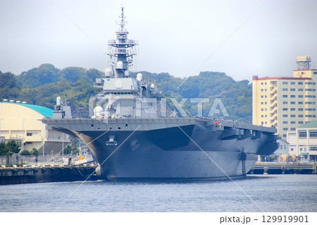 軍港『横須賀』逸見岸壁に接岸する… DDH護衛艦かが 129919901