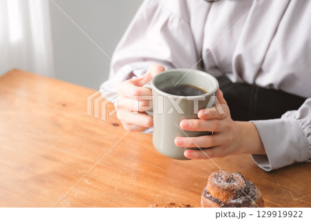 パンとコーヒーと静かなひととき パンとコーヒーと静かなひととき 129919922