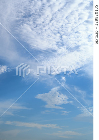 青空と白い雲 青空と白い雲 129920135