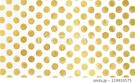 和素材の金箔の丸のめでたい年賀状や年始のイメージ　金色の円を描いた筆風テクスチャの高級感背景素材 129920575