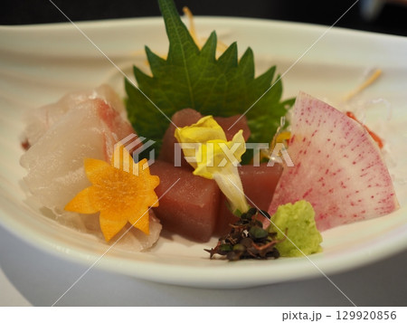 刺し身の盛り合わせ 129920856