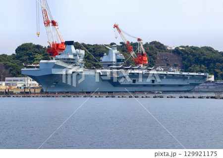 インド太平洋地域に展開し平和維持への抑止力を示す… 英空母打撃群・空母『プリンス・オブ・ウェールズ』 129921175