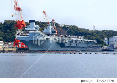 インド太平洋地域に展開し平和維持への抑止力を示す… 英空母打撃群・空母『プリンス・オブ・ウェールズ』 129921176