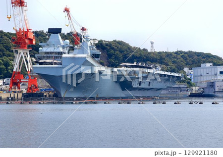 インド太平洋地域に展開し平和維持への抑止力を示す… 英空母打撃群・空母『プリンス・オブ・ウェールズ』 129921180