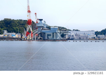 インド太平洋地域に展開し平和維持への抑止力を示す… 英空母打撃群・空母『プリンス・オブ・ウェールズ』 129921181