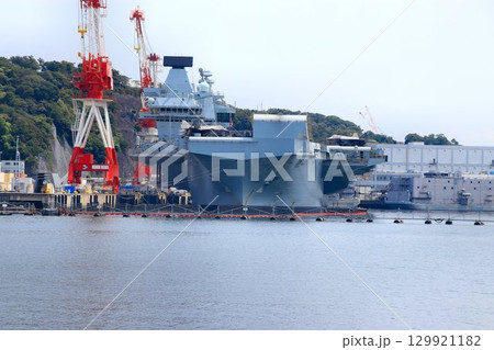 インド太平洋地域に展開し平和維持への抑止力を示す… 英空母打撃群・空母『プリンス・オブ・ウェールズ』 129921182