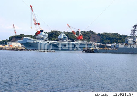 インド太平洋地域に展開し平和維持への抑止力を示す… 英空母打撃群・空母『プリンス・オブ・ウェールズ』 129921187