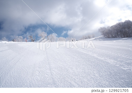 ウィンターシーズンのキロロスノーワールドのゲレンデ ウィンターシーズンのキロロスノーワールドのゲレンデ 129921705