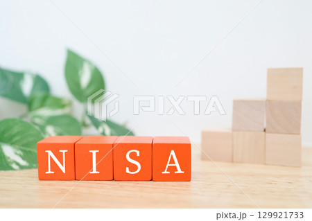 NISAの文字ブロックと積み木の増加を表すイメージ写真 129921733