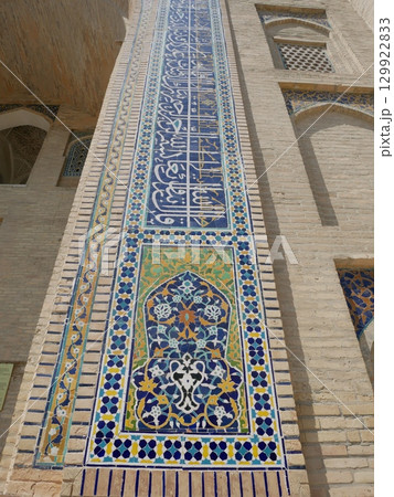 ナディール・ディヴァンベキ・ハナカの壁画（ウズベキスタン：ブハラ） 129922833