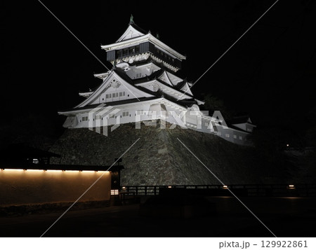 闇に浮かぶ白の層―小倉城の夜景Ⅲ 129922861