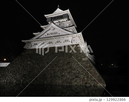 傾斜の上に浮かぶ白の層―小倉城の夜景Ⅴ 129922866