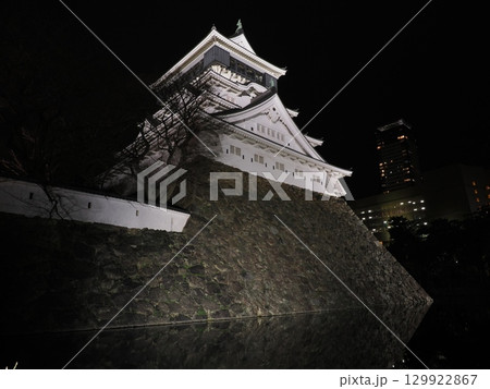 水面に浮かぶ歴史と現代―小倉城の夜景Ⅵ 129922867
