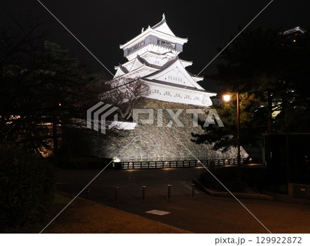 白壁の先に続く道―小倉城の夜景Ⅺ 白壁の先に続く道―小倉城の夜景Ⅺ 129922872