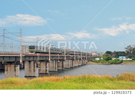 東海道本線　茅ヶ崎－平塚　JR東日本　E231系1000番台　K-39編成（国府津） 129928373