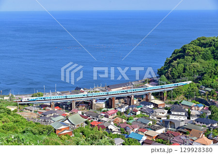 東海道本線　根府川－早川　JR東日本　E257系2000番台　NA-01編成（大宮） 129928380